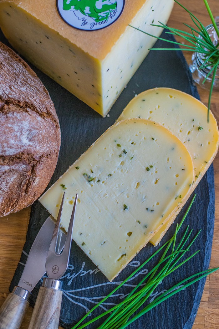Hofkäse Schnittlauch 1.1 Hofkäse Schnittlauch 1.1
